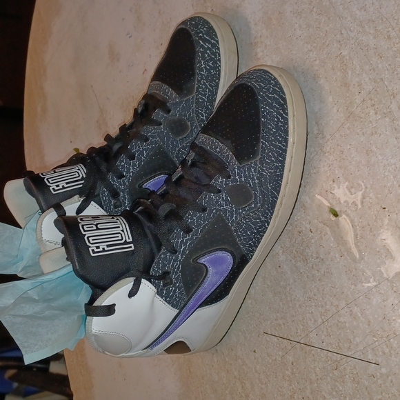 Nike Air Forces. - Picture 4 of 8